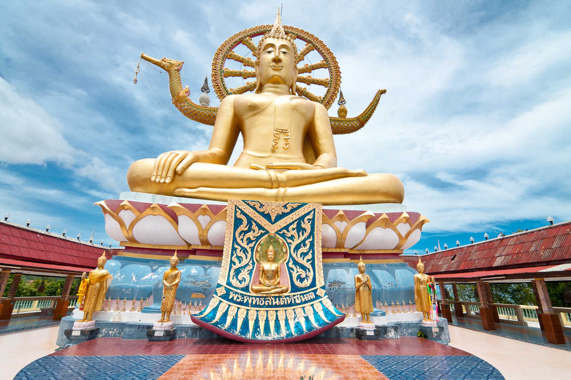 viếng chùa Phật Lớn Wat Phra Yai